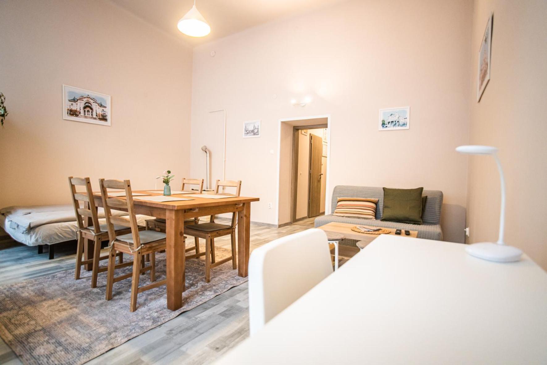 Spacious Apartment In Central Кечкемет Экстерьер фото